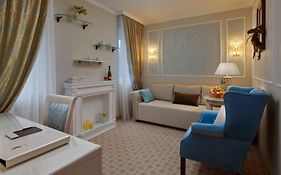 Honour And Grace Hotel